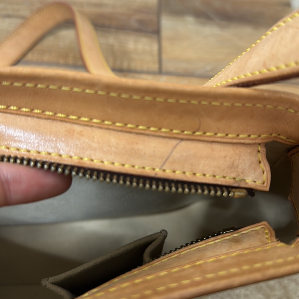 Louis Vuitton Monogram Hudson GM Bag‎ - Picture 14 of 15